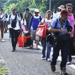 migrants-travel-in-caravan